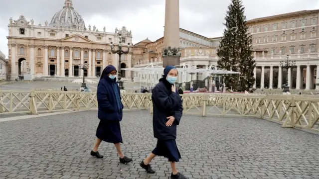 ویٹیکن میں کرسمس کے موقعے پر سینٹ پیٹرز سکوائر ویران نظر آرہا ہے۔