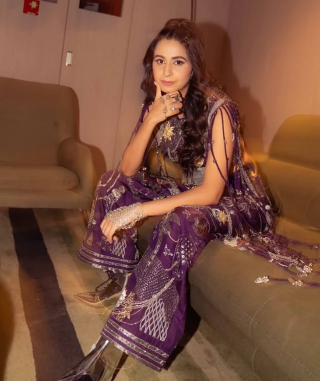 બીબીસી ગુજરાતી ગાયિકા કિંજલ દવે સગાઈ વિવાદ બ્રાહ્મણ સમાજ ધ્રુવિન શાહ