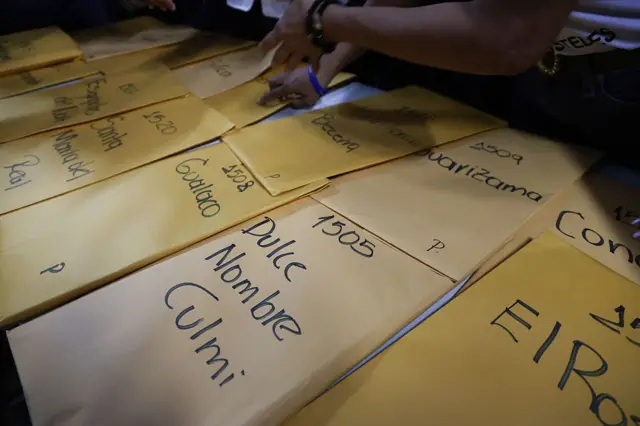 Carpetas con actas de escrutinio