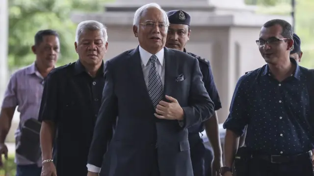 馬哈蒂爾再度執政以來，審視了許多前首相納吉布任內批出的項目。