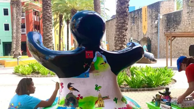 Un nouveau "Chichi XXXL" comprend des illustrations des plus belles attractions de Curaçao