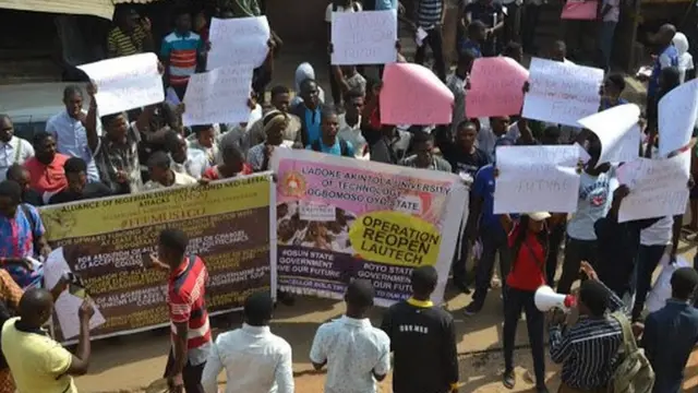 Awọn akẹkọ LAUTECH n fi ẹhonu han