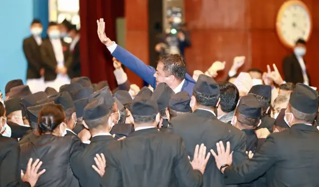 प्रतिनिधिसभाको शुक्रवारको बैठकमा प्रमुख प्रतिपक्ष दल नेकपा एमालेका सांसदहरू विरोध र नाराबाजी गर्दै