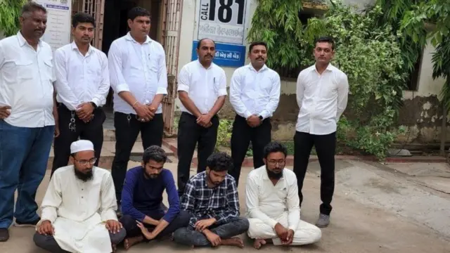 गुजरात पोलिसांनी अटक केलेले आरोपी