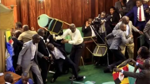 Wabunge wa Uganda wakipigana baada ya kuhitilafiana