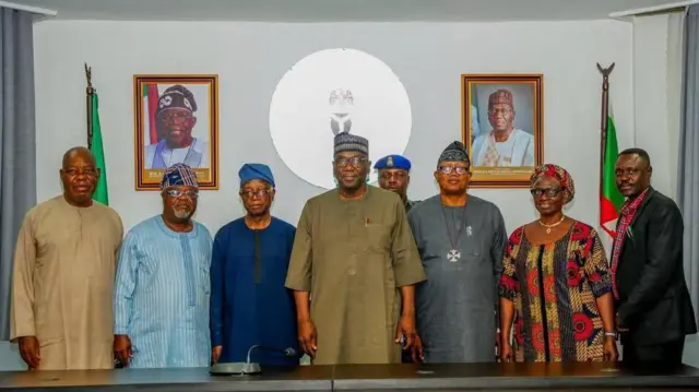 Gomina ipinle Kwara, Abdulrahman Abdulrazak ati awọn ikọ rẹ