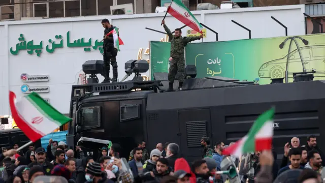 ت﻿صاویر خوشحالی نیروهای امنیتی ایران روی ماشین‌های آب‌پاش پس از برد ایران مقابل ولز با واکنش‌های گسترده روبرو شد