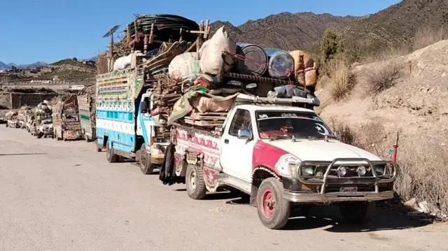 لاری‌ها در جاده