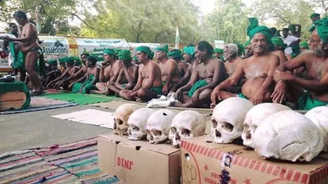 தமிழக முதல்வருக்காக காத்திருக்கும் தமிழக விவசாயிகள்