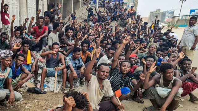 ኢትዮጵያውያን ስደተኛታት፡ ኣብ ወደባዊት ከተማ ዓደን - የመን፡ መሰረታዊ ኣገልግሎት ብዘይምርካቦም ተቓውሞኦም ኣስሚዖም።