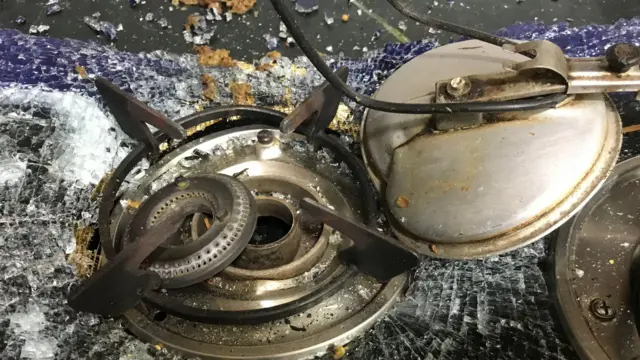 நீங்கள் சமைக்கும் போது குக்கர் வெடித்துவிடும் என்று பயமா? தடுப்பதற்கான 10  வழிகள் - BBC News தமிழ்