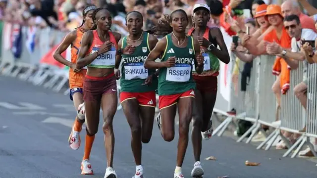 ፓሪስ ላይ ትዕግስት አሰፋ በማራቶን ብር አስገኝታለች 