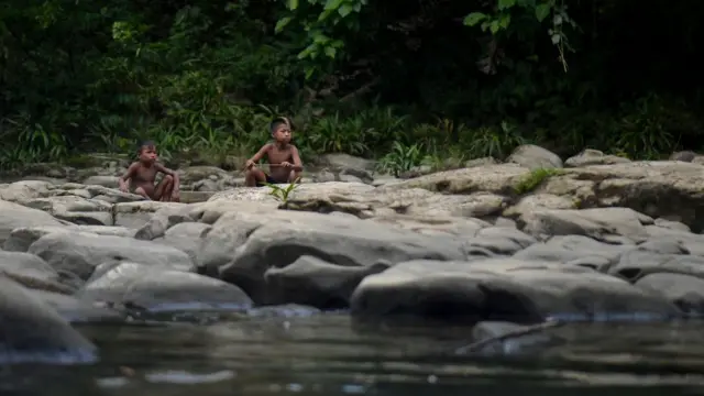 Niños emberá en Colombia.