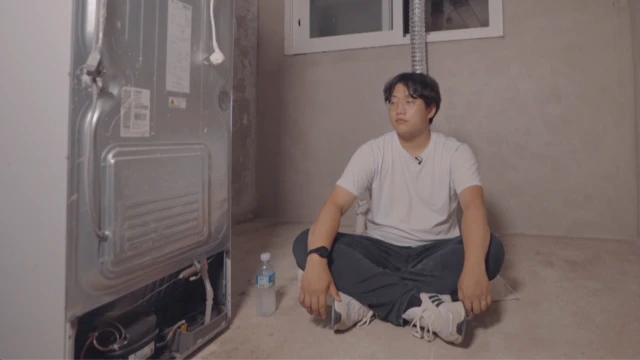 “การที่วิวที่ผมเห็นจากหน้าต่างคือแท่นคอนกรีต มันทั้งตลกและน่าเศร้า”