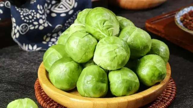 برسیلز سپراؤٹ کھانے سے تیز بو پیدا ہو سکتی ہے