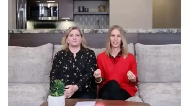 Ruby Fink (midig) Judy Nan Hildebrand (bidix)