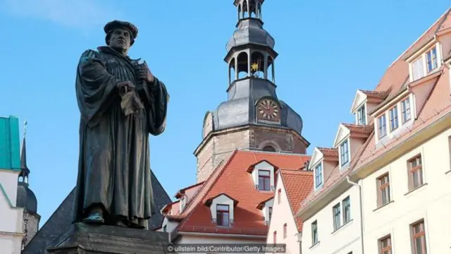 Các bài viết của Martin Luther đã tạo hình ảnh người Đức là người tuân thủ luật pháp và làm việc chăm chỉ.
