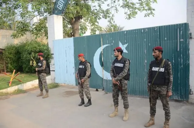 मुरीदकेमा क्षतिग्रस्त भवन 