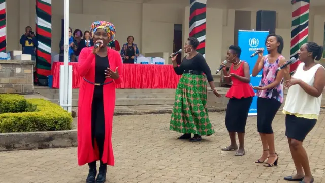 ስደተኛታት ምርኢት እናኣርኣዩ