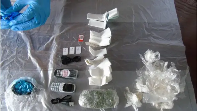 هواتف محمولة ومخدرات