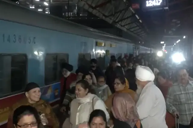 નવી દિલ્હી, ભાગદોડ, નાસભાગ, નવી દિલ્હી રેલવેસ્ટેશન, કુંભમેળો, બીબીસી ગુજરાતી