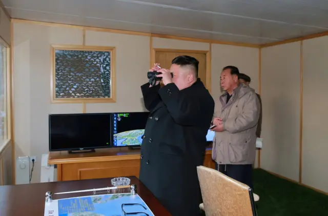 朝中社说，朝鲜最高领导人金正恩现场观摩导弹发射，并批准在部队实战部署该导弹。