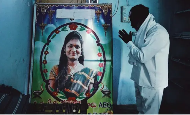 மெளனிகா