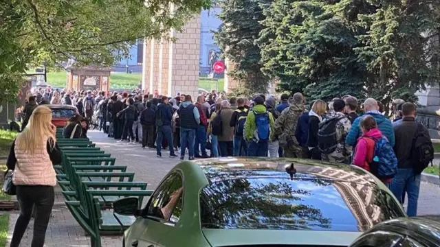 Черга біля Головпоштампу