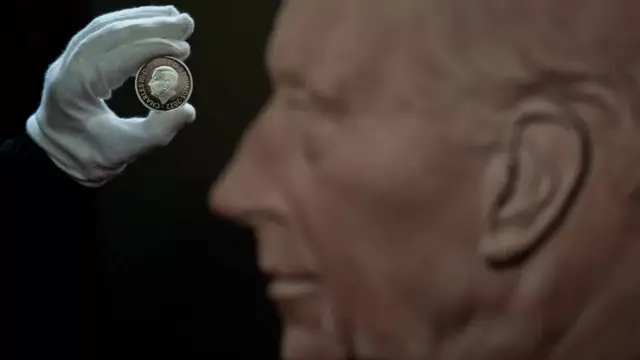 وافق الملك تشارلز على صورته