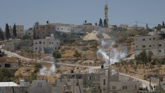 Disparos de balas de gas en una ciudad en Cisjordania