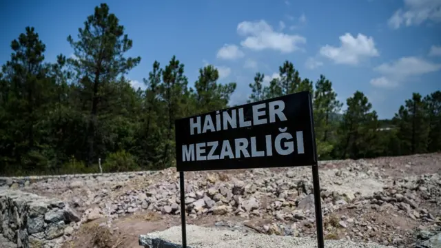 İstanbul-Pendik'te, ölen darbeci askerler için oluşturulan mezarlık