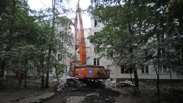 Снос пятиэтажки в Москве