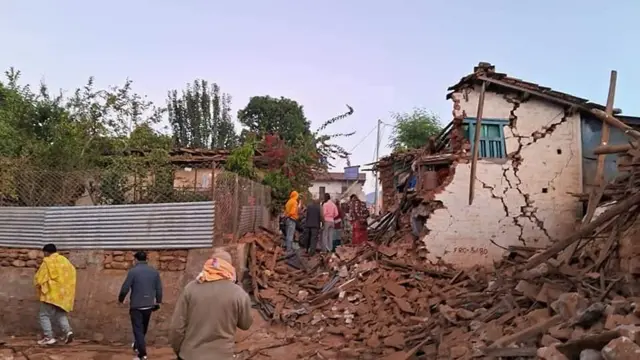 Viviendas destrozadas tras el terremoto.