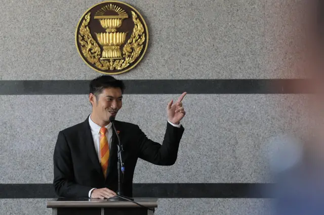 ธนาธร จึงรุ่งเรืองกิจ