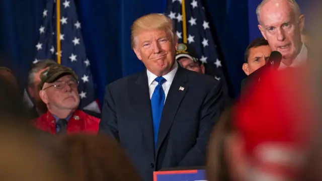 Trump en conferencia de prensa.