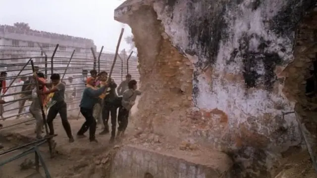 बाबरी पतन