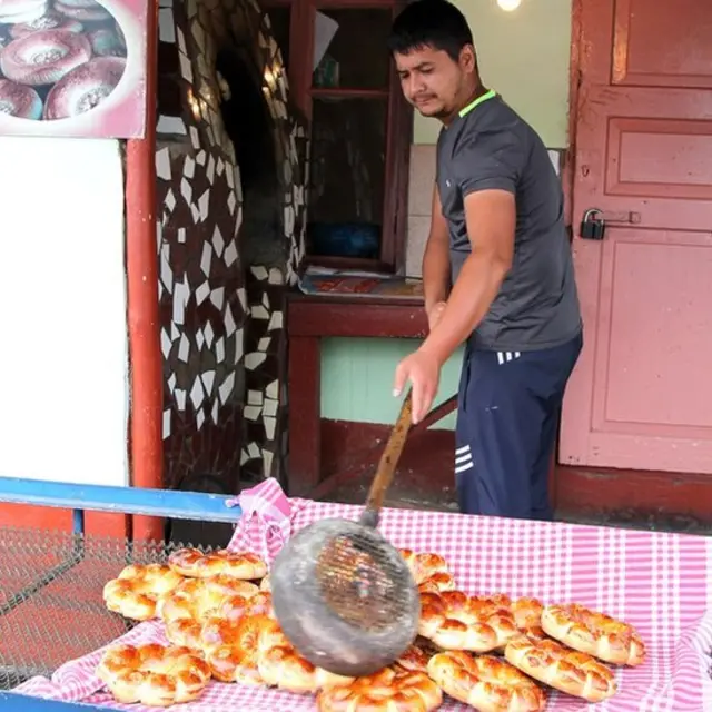 Ош берекелүү базарлары, даамдуу тамак-ашы менен белгилүү.