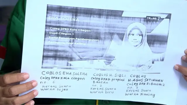 Brosur kampanye Eha berisi foto dirinya ketika diwawancarai presenter kondang Najwa Shihab. Ia memfotokopi foto tersebut dan menulis tangan kalimat ajakan untuk mencoblos namanya dan dua caleg tandemnya di bawah foto dirinya