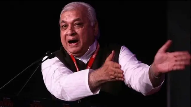 గవర్నర్ వర్సెస్ చరిత్రకారుడు