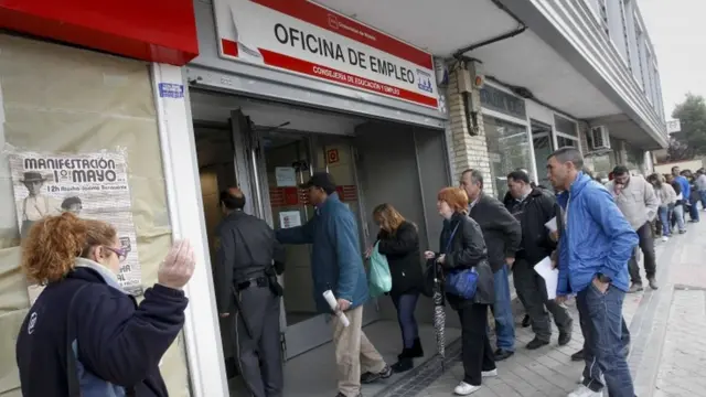 Черга безробітних