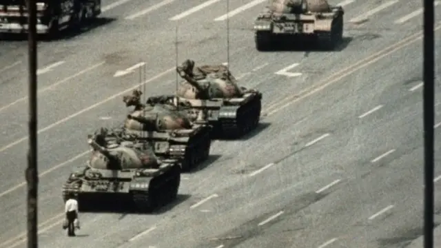 டேங்கர்களை எதிர்த்த மனிதர்