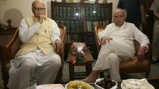 લાલકૃષ્ણ અડવાણી સાથે બલરાજ મધોક