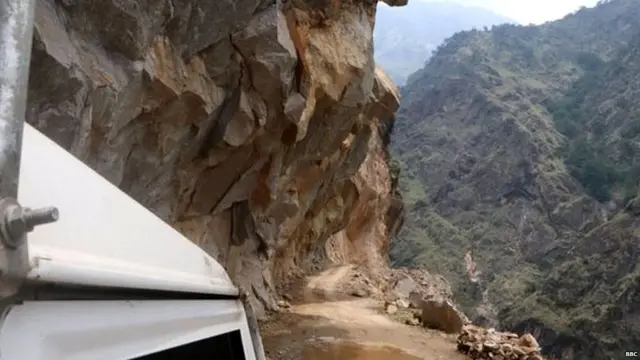 धारचूला से लिपुलेख को जोड़ने वाली सड़क, ये सड़क कैलाश मानसरोवर यात्रा मार्ग के नाम से भी प्रसिद्ध है.