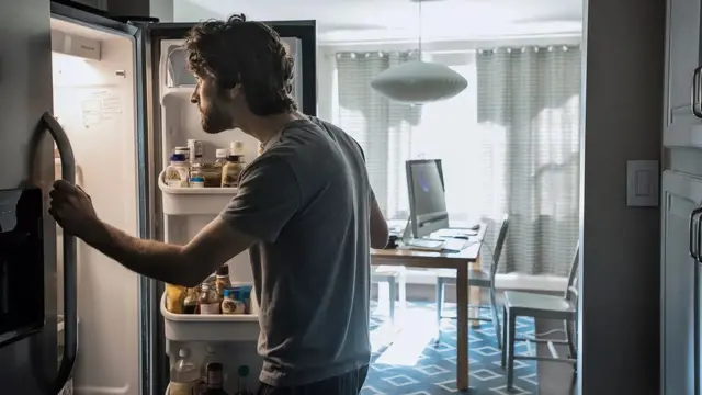 ثمة إشارات طفيفة قد لا ننتبه لها في المعتاد، مثل الجوع أو عواطفنا، قد تؤثر على القرارات التي نتخذها