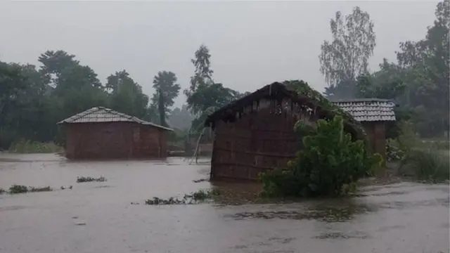 නේපාලයේ ගංවතුරට ගොදුරු වූවන්ට සහනාධාර නොලැබෙන බවට පැමිණිලි ඉදිරිපත්ව ඇත.