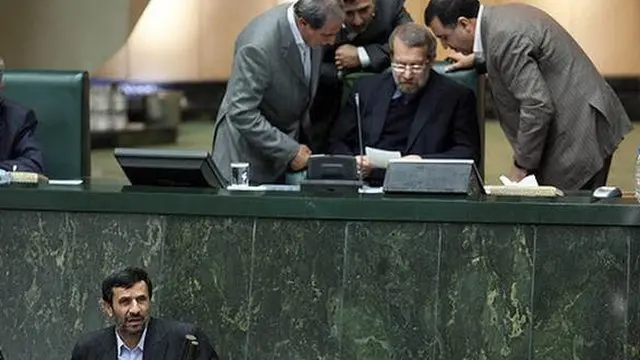 محمود احمدی‌نژاد در مجلس