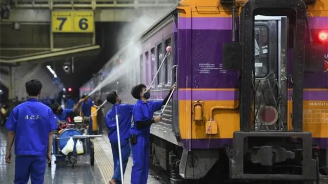 การเดินทางกลับภูมิลำเนา เป็นหนึ่งในมาตรการที่คาดว่าจะถูกระงับลงหลังประกาศใช้ พ.ร.ก.ฉุกเฉิน