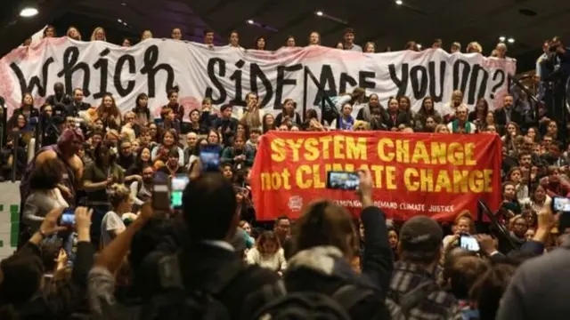 Демонстранти