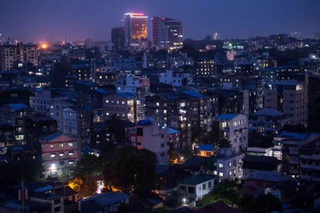 တိုက်ခန်းငှားခတွေ ဈေးမြင့်ပြီး လူနေထူထပ်တဲ့ ရန်ကုန်မြို့ (ပုံဟောင်း)