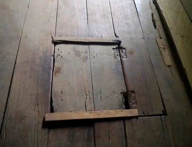 L'entrée d'une cave en bas de la "Maison des esclaves" à Agbodrafo au Togo, où les esclaves sont stockés en attendant le voyage ultime.